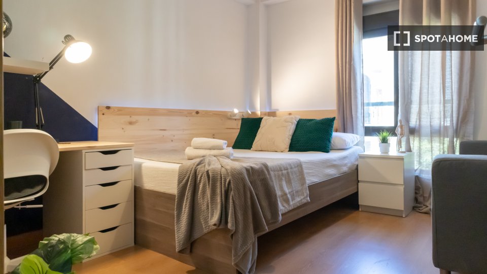 Double room Madrid, 7 beds, 140m² — photo 24