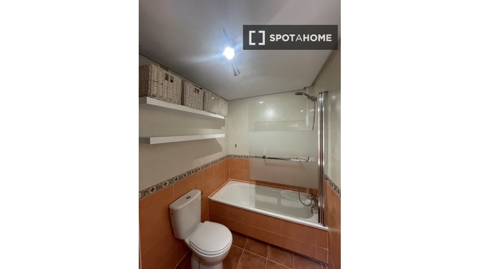 Double room Madrid, 1 bed, 90m² — photo 3