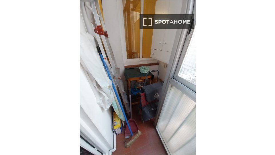 Apartment Barcelona, 4 beds, 85m² — photo 4