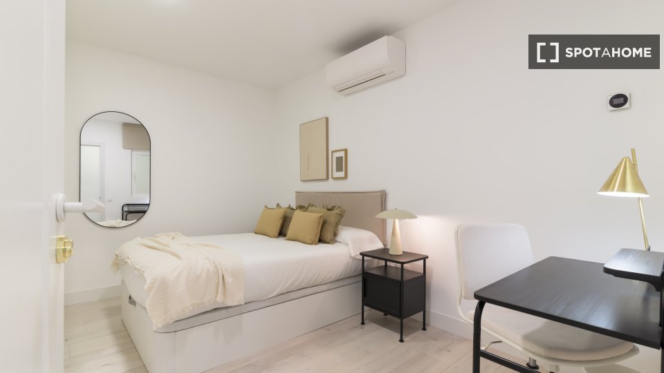 Double room Madrid, 8 beds, 240m² — photo 22