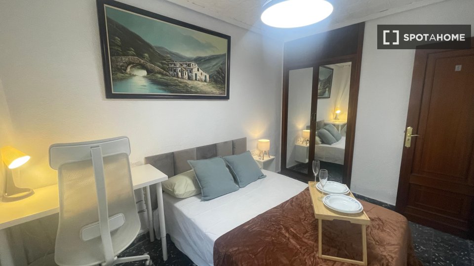 Double room Valencia, 5 beds, 120m² — photo 16