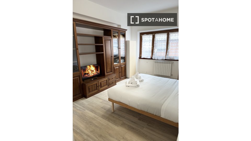 Double room Rome, 3 beds, 90m² — photo 1