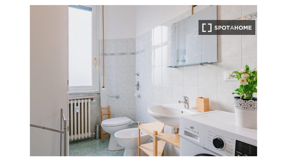 Double room Milan, 2 beds — photo 12
