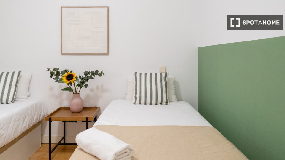 Double room Madrid, 4 beds — photo 14