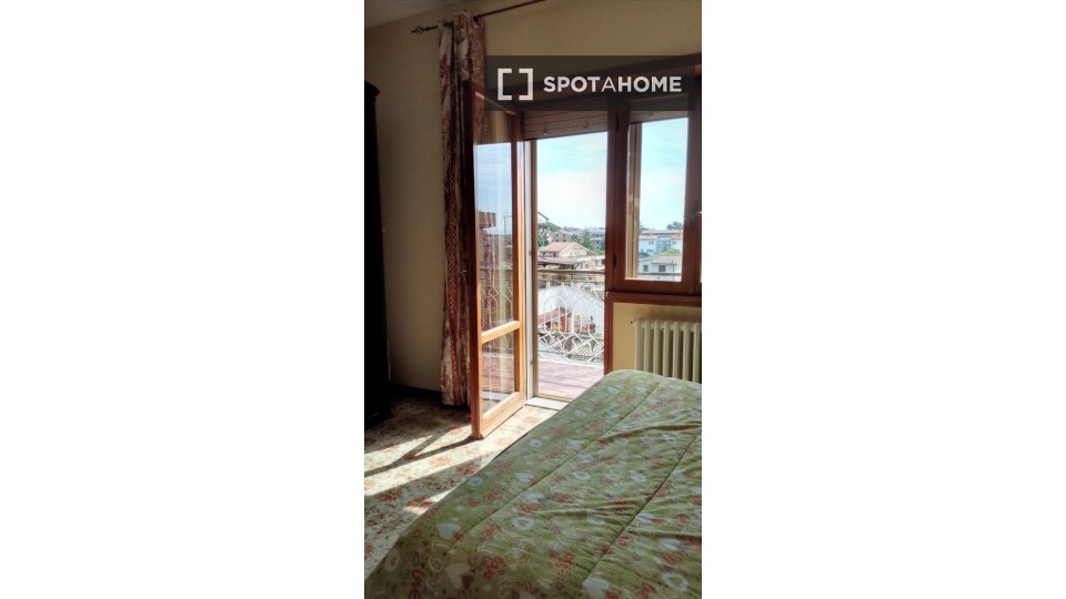 Double room Rome, 3 beds — photo 12