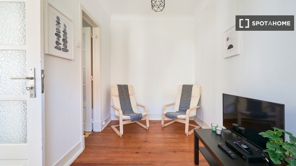 Double room Lisbon, 5 beds — photo 12