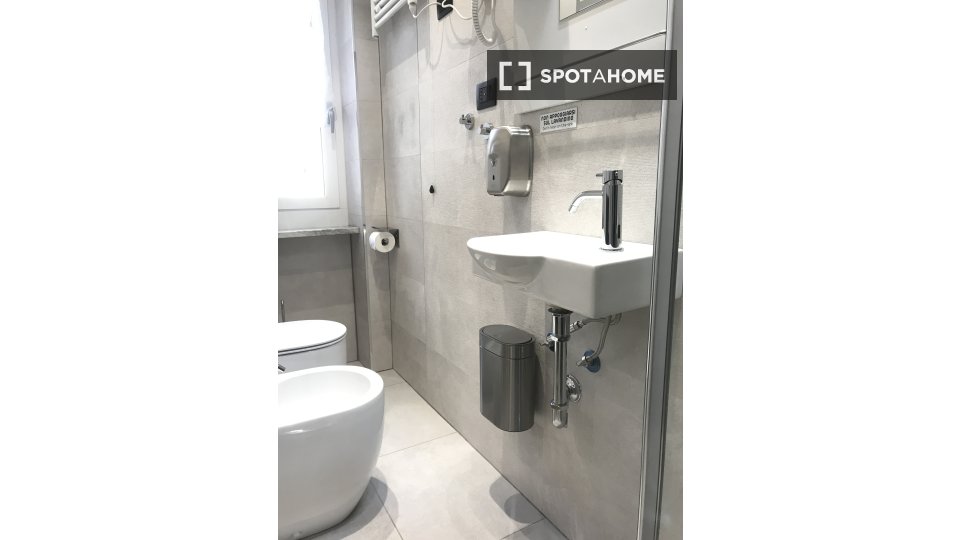 Double room Turin, 3 beds, 85m² — photo 13