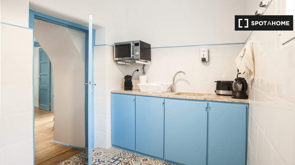 Apartment Lisbon, 2 beds, 58m² — photo 6