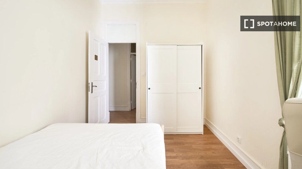 Double room Lisbon, 6 beds — photo 12