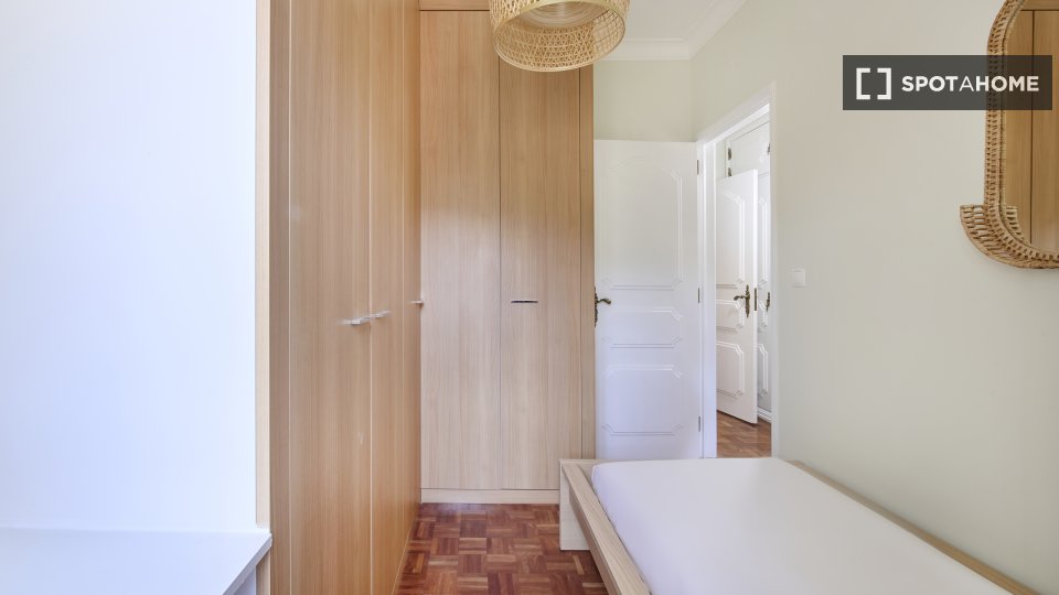 Double room Lisbon, 5 beds — photo 4
