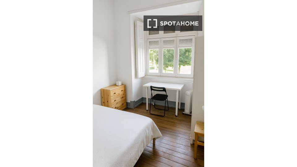 Double room Lisbon, 6 beds — photo 32