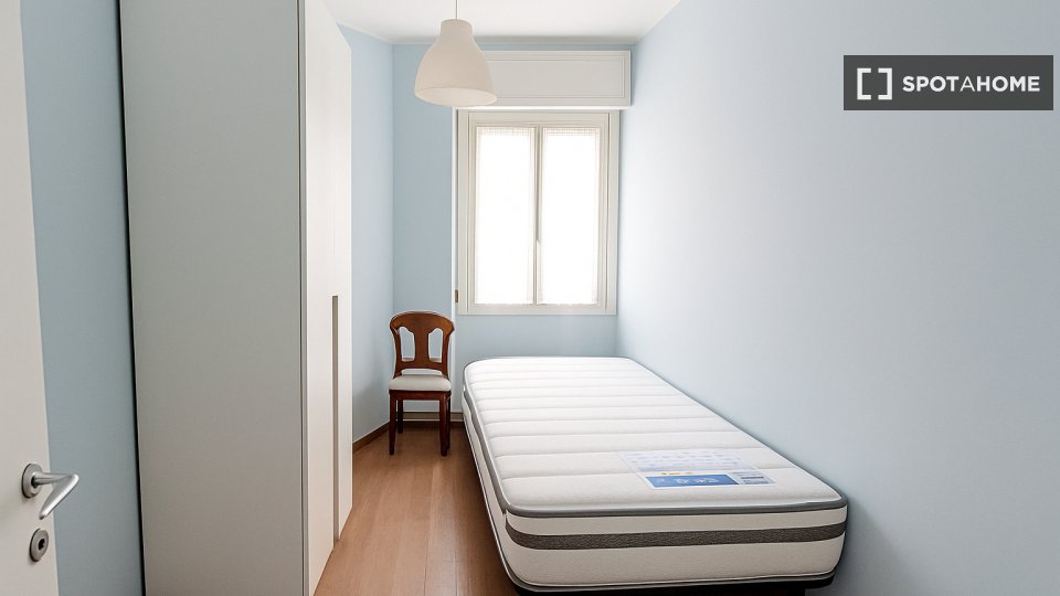 Double room Milan, 2 beds — photo 21