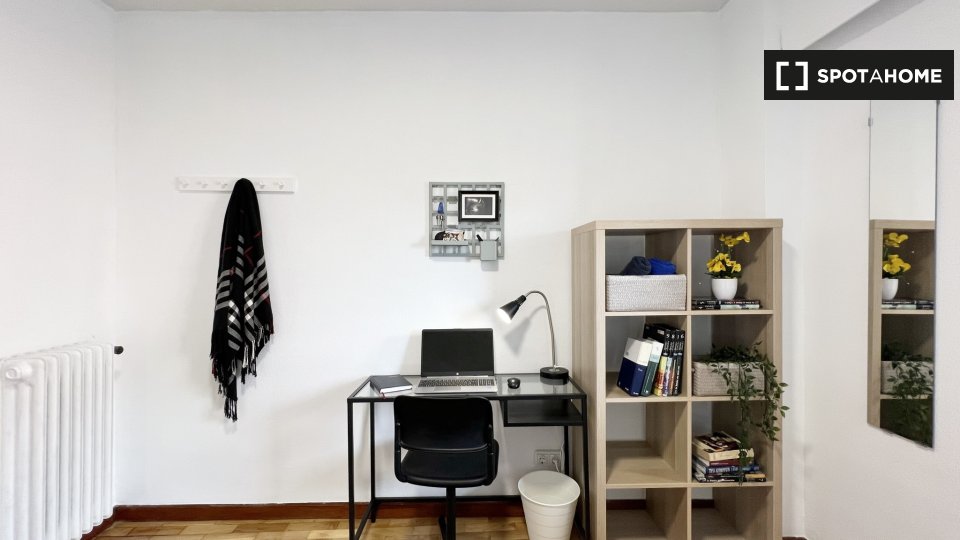 Double room Madrid, 5 beds, 95m² — photo 18