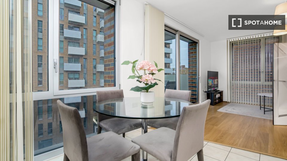 Apartment London, 2 beds, 80m² — photo 1