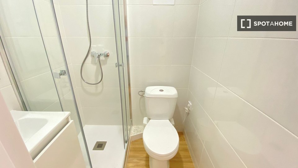 Double room Madrid, 5 beds — photo 7