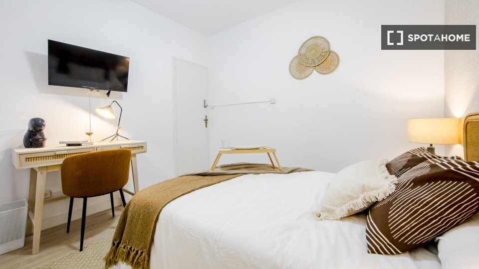 Double room Madrid, 6 beds, 110m² — photo 9