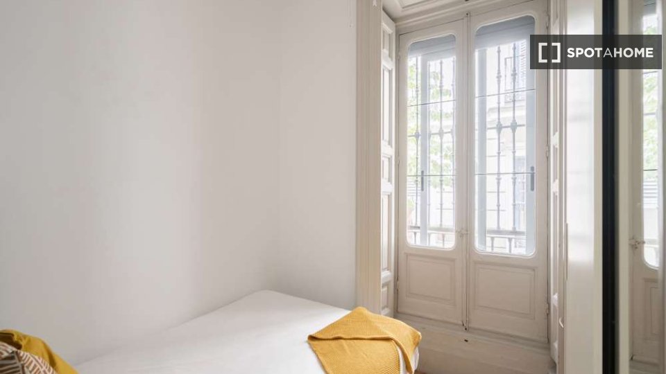 Double room Madrid, 67 beds — photo 12