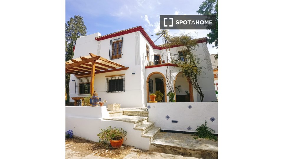 Double room Granada, 3 beds, 100m² — photo 19
