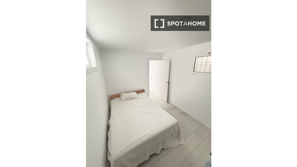 Double room Barcelona, 2 beds — photo 12