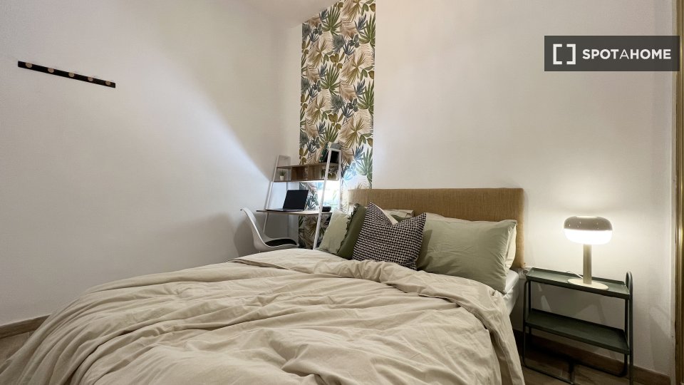 Double room Madrid, 3 beds — photo 3