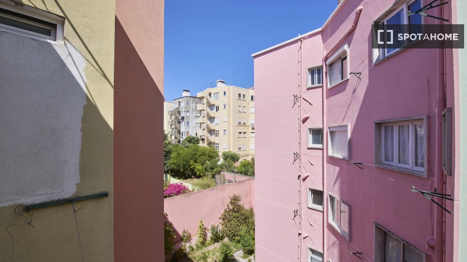 Double room Lisbon, 4 beds — photo 14