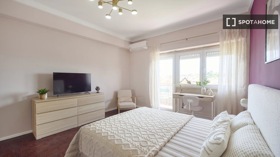 Double room Lisbon, 4 beds — photo 14