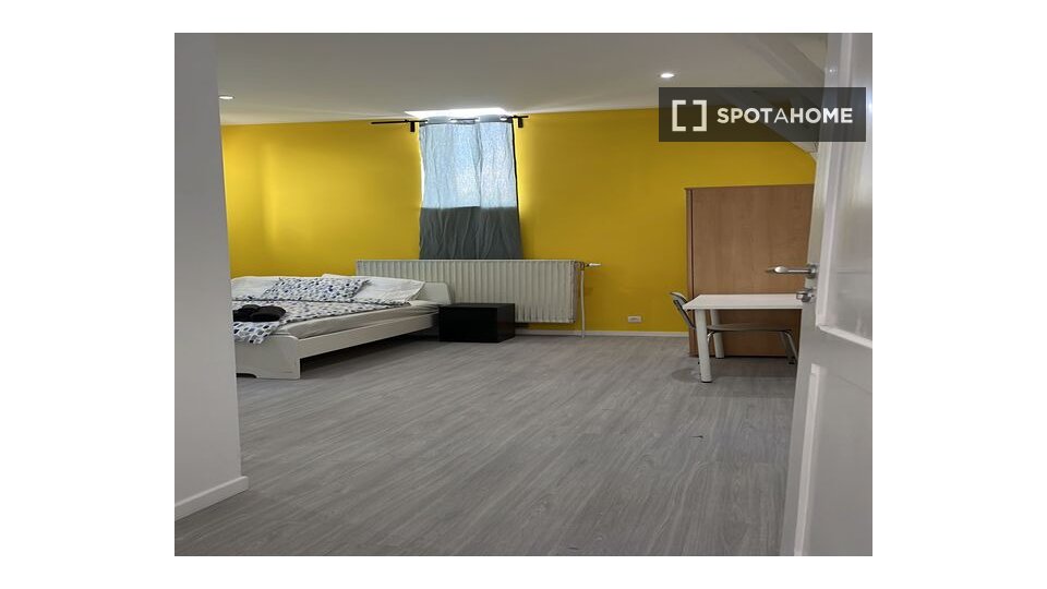 Double room Brussels, 9 beds — photo 6