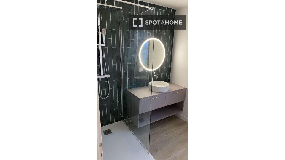 Double room Paris, 4 beds, 80m² — photo 1