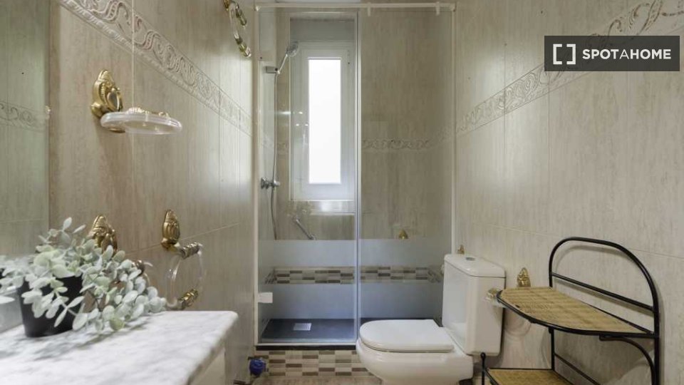 Double room Madrid, 4 beds — photo 12