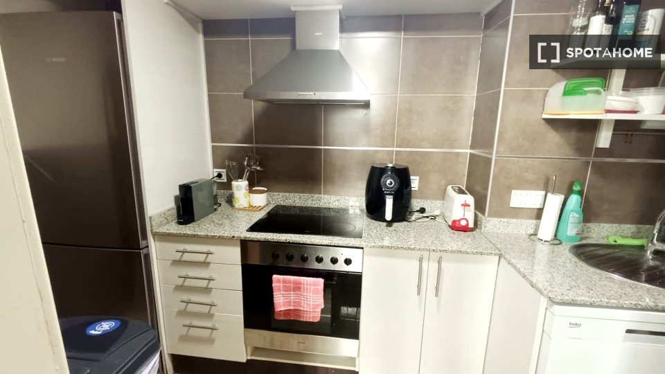 Double room Barcelona, 3 beds, 68m² — photo 7