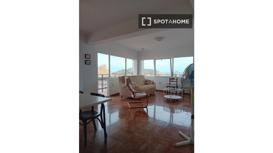 Double room Alicante, 5 beds, 140m² — photo 4