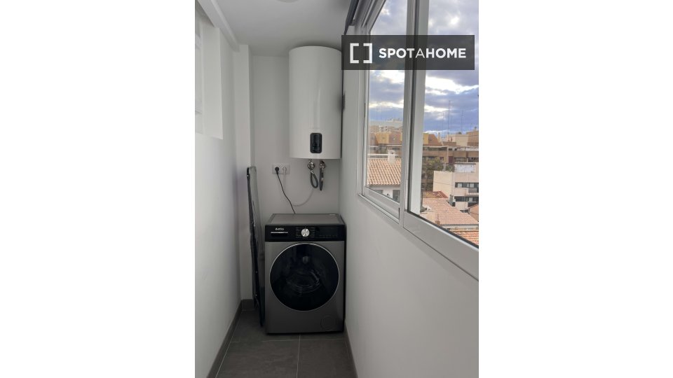 Double room Valencia, 5 beds, 100m² — photo 13