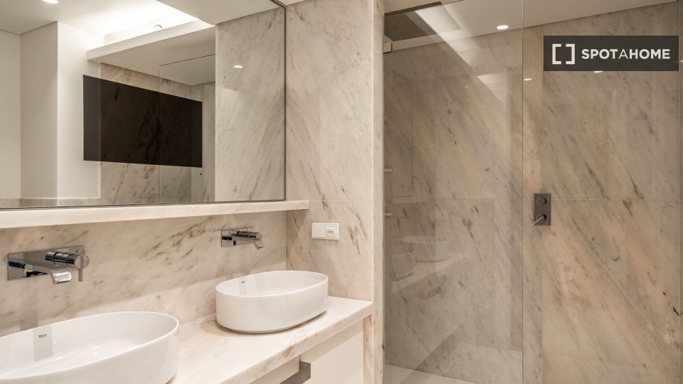 Apartment Lisbon, 2 beds, 82m² — photo 8