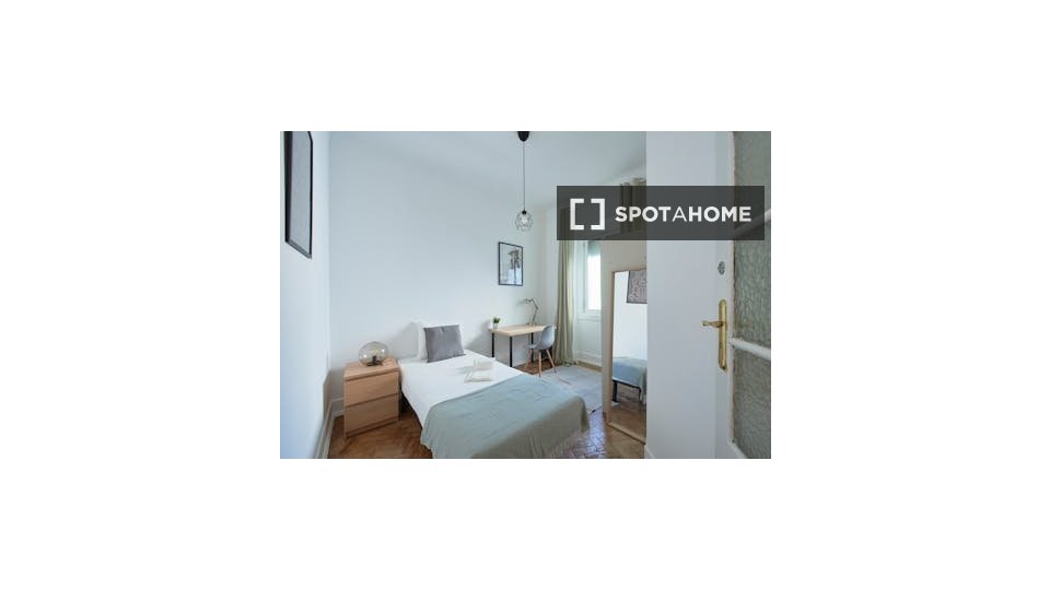 Double room Lisbon, 7 beds — photo 17