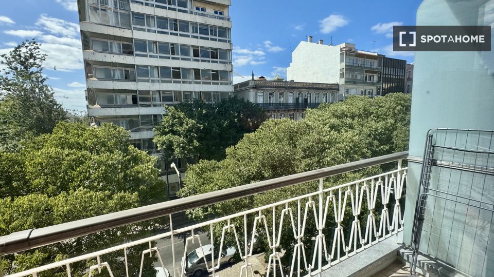 Double room Lisbon, 4 beds, 112m² — photo 5