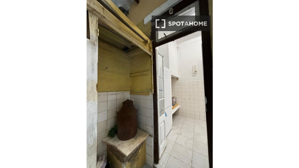 Apartment Lisbon, 2 beds, 75m² — photo 9
