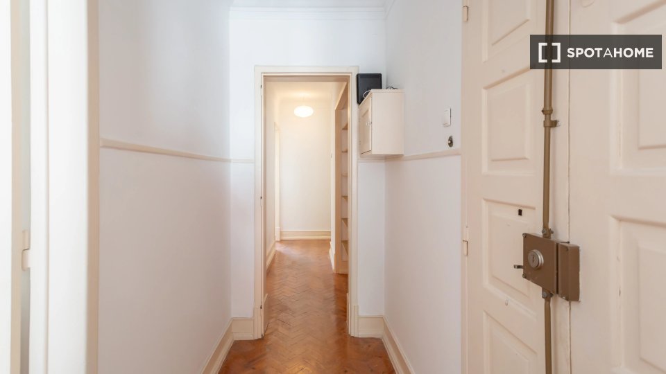 Double room Lisbon, 4 beds — photo 15