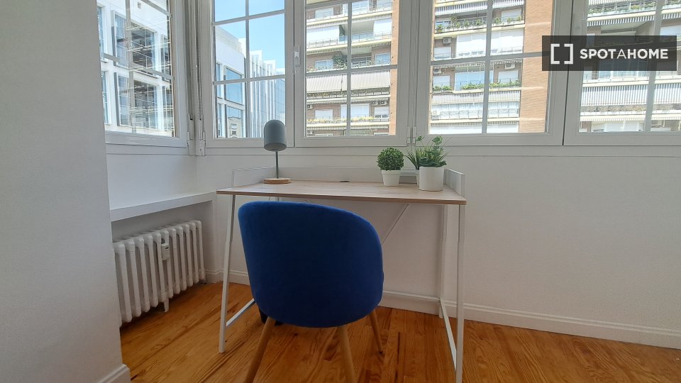 Double room Madrid, 14 beds, 200m² — photo 2
