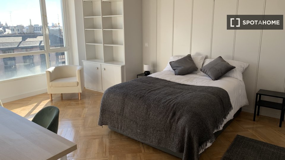 Double room Madrid, 6 beds — photo 2