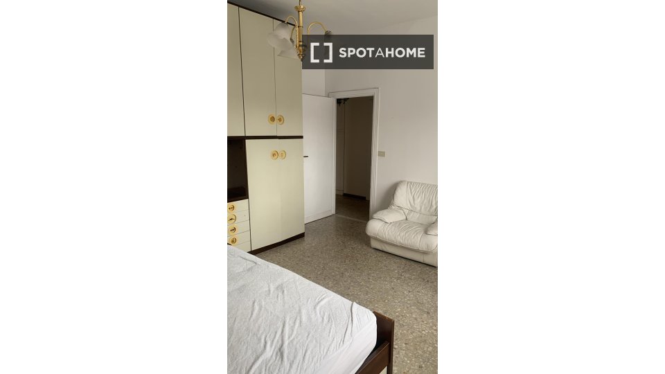 Double room Rome, 3 beds — photo 26
