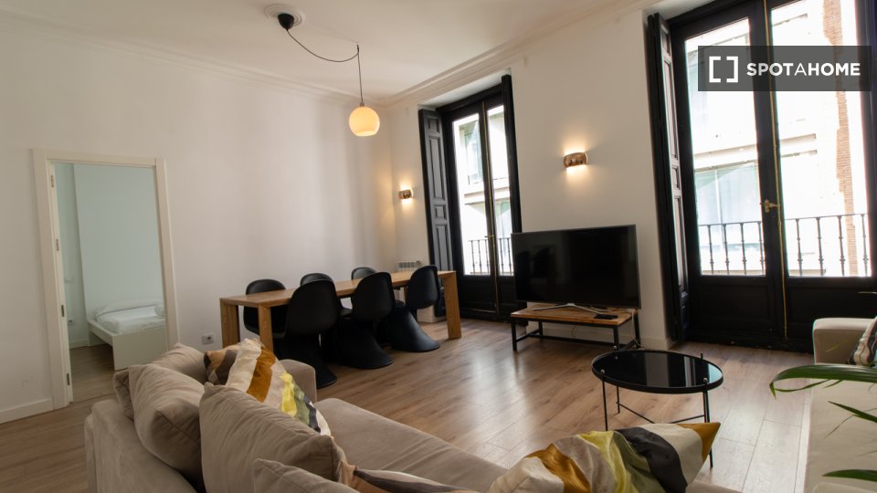 Apartamento de 3 dormitorios en alquiler en Universidad, Madrid