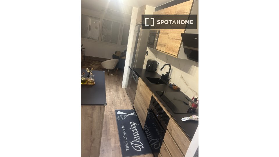 Double room Barcelona, 1 bed, 80m² — photo 7