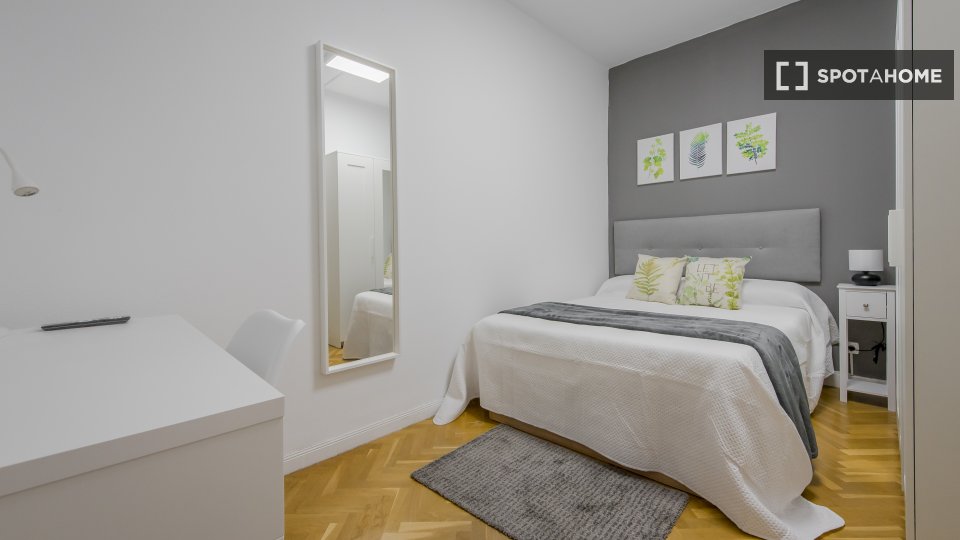 Double room Madrid, 8 beds, 200m² — photo 12