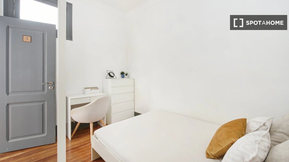 Double room Lisbon, 6 beds — photo 14