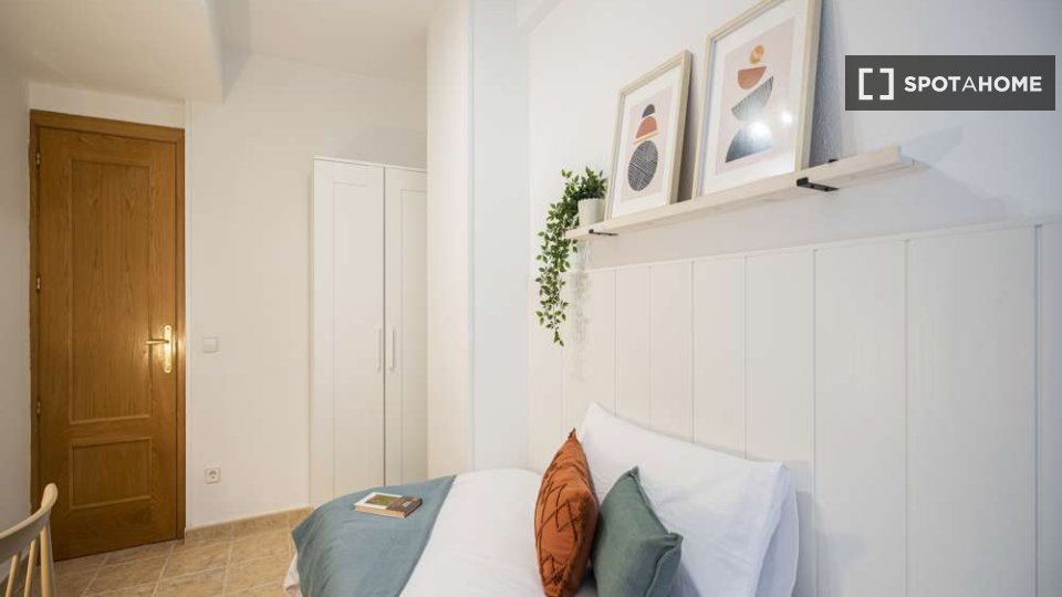 Double room Madrid, 25 beds — photo 13