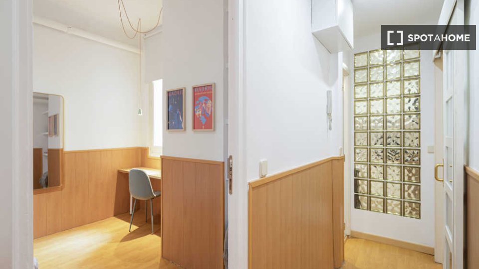 Double room Madrid, 3 beds — photo 34