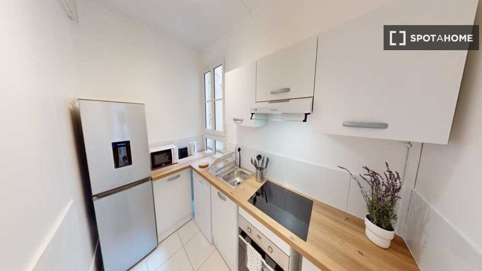 Double room Paris, 3 beds, 80m² — photo 1
