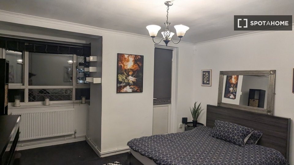 Double room London, 3 beds — photo 13