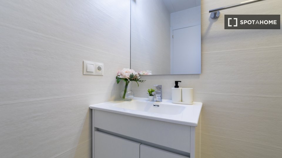 Double room Madrid, 4 beds, 89m² — photo 5