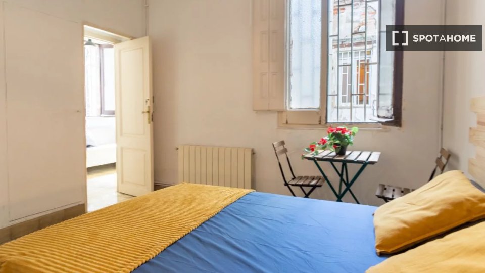 Double room Barcelona, 9 beds, 210m² — photo 2